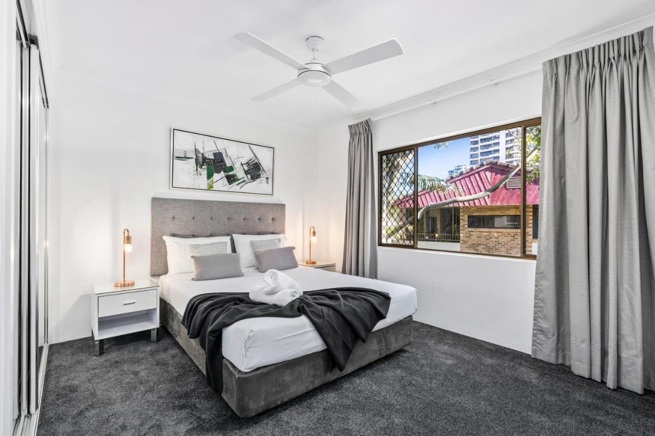 Coco Bella Retreat In Central Surfers - Sleeps 6-8 โกลด์โคสต์ ภายนอก รูปภาพ
