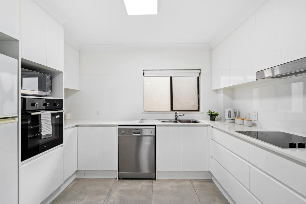 Coco Bella Retreat In Central Surfers - Sleeps 6-8 โกลด์โคสต์ ภายนอก รูปภาพ